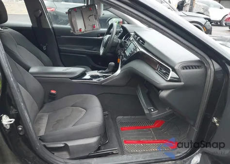 2020 Toyota Camry Le z USA, uszkodzony, nr VIN 4T1C11AK6LU359023